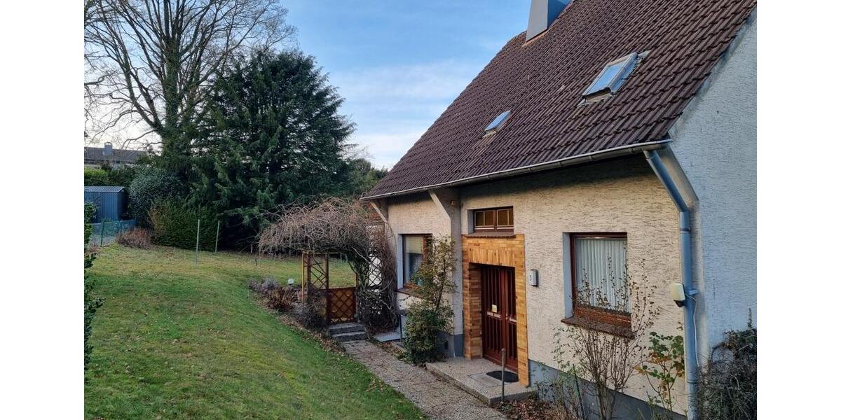 Einfamilienhaus Wermelskirchen - 9 Zimmer, 147 m&sup2;, 420.000&euro; | Angebot:24727927