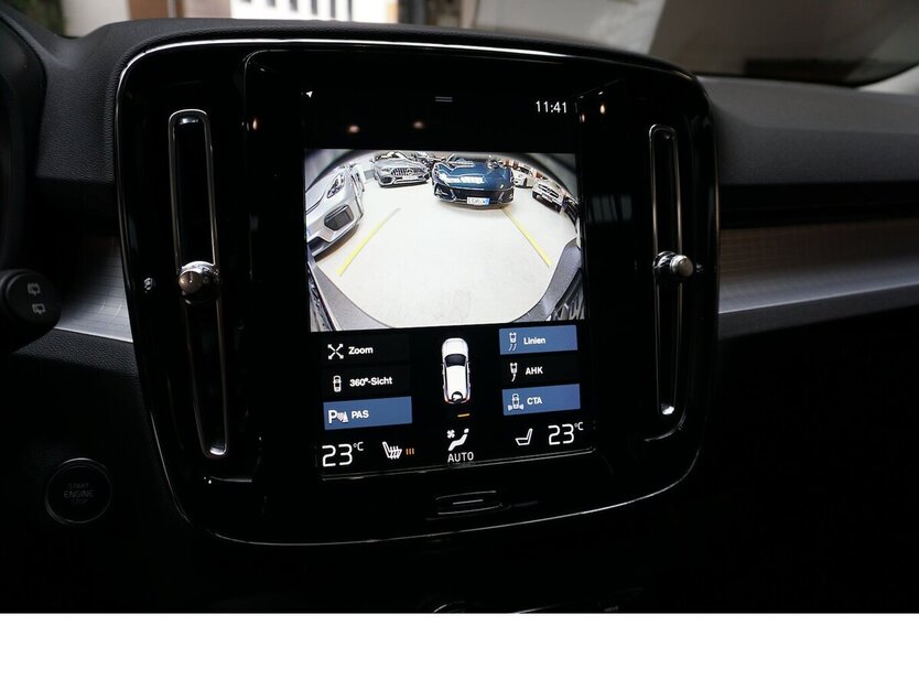 Volvo XC40 AWD Momentum Pano Leder 360° AHK H&K 83.559 km 26.900 € Wuppertal 42327