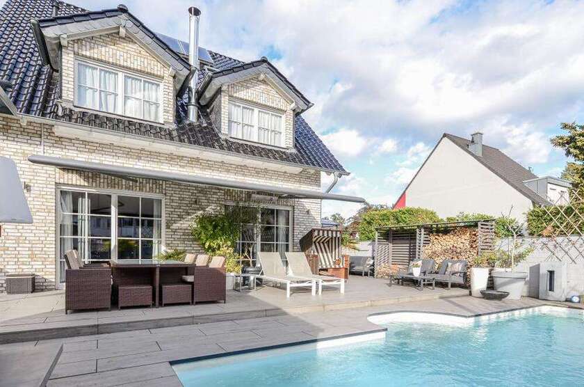 Haus zum Kaufen in Langenfeld 1.089.000 € 210 m²
