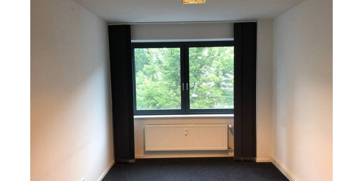 Gewerbeobjekt Düsseldorf Stadtmitte - 4 Zimmer, 125 m&sup2;, 2.500&euro; | Angebot:23953587