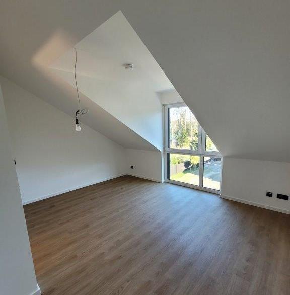 Ihr Perfektes Eigenheim: modernes Reiheneckhaus mit Garten und Doppelstellplatz