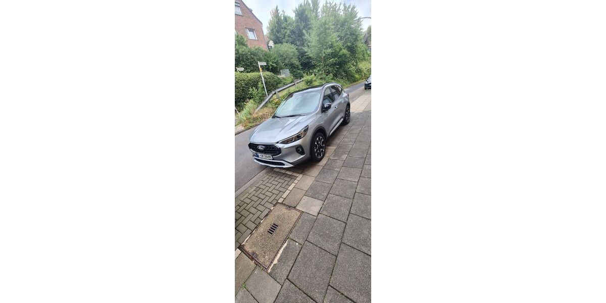 Ford Kuga 5.800 km 43.900 € Köln 50829