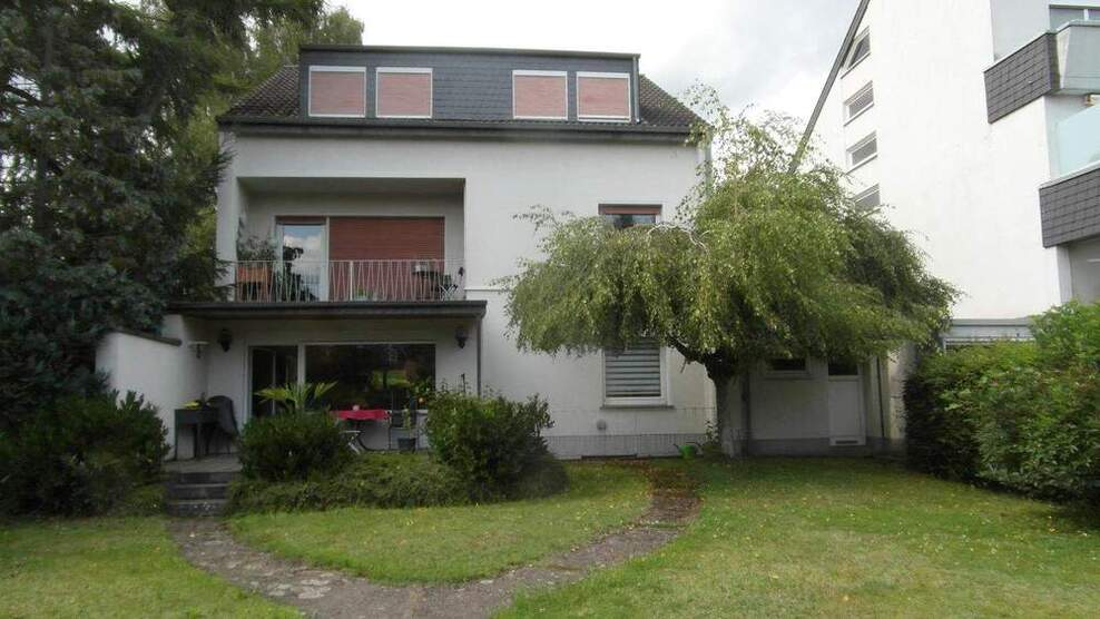 Wohnen in einem gepflegten Mehrfamilienhaus mit Garten und Garage * freistehend * beliebter Wohnort Köln Weiß