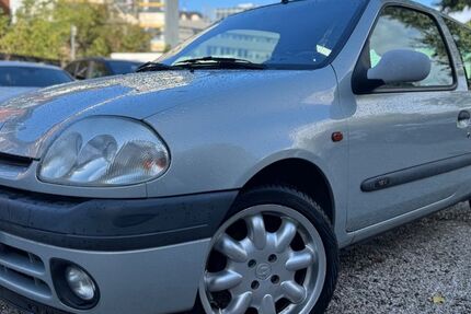 Renault Clio 109.000 km 1.950 € Köln 50674