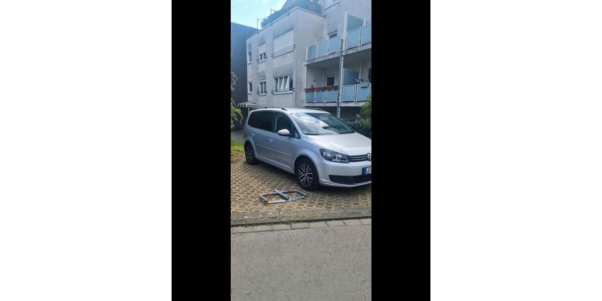 VW Touran 178.500 km 8.999 &euro; Leverkusen 51371