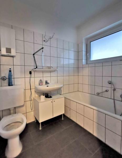 Großzügige 2-Zi.-Whg. mit Tageslichtbad und Balkon zimmer