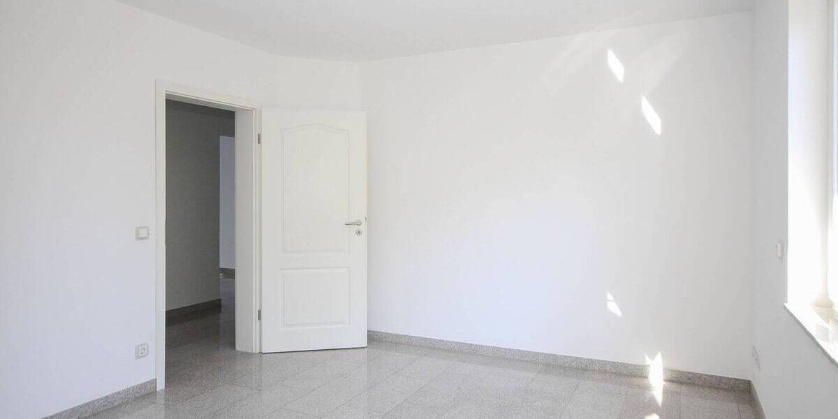 Etagenwohnung Düsseldorf Wersten - 2 Zimmer, 108 m&sup2;, 1.280&euro; | Angebot:21779861