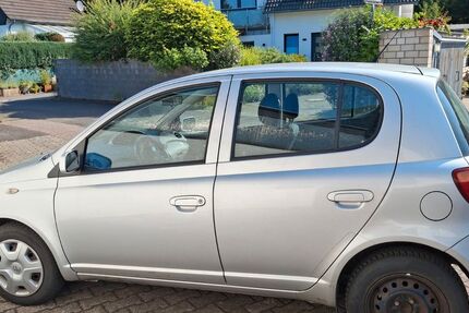 Toyota Yaris 145.388 km 2.450 &euro; Bergisch Gladbach 51427