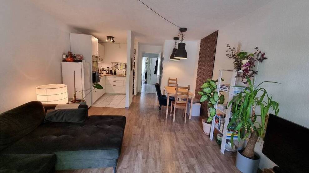 JUNGE UND MODERNE Wohnung IN ZENTRALER LAGE ! FÜR DEN KAPITANLEGER GUT VERMIETET