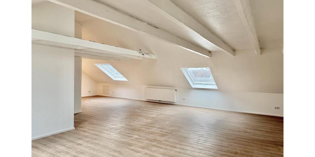 Dachgeschoßwohnung Köln Kalk - 4 Zimmer, 137 m&sup2;, 1.521&euro; | Angebot:25416511
