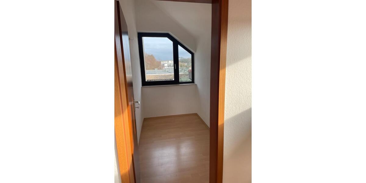 Dachgeschoßwohnung Lindlar - 1 Zimmer, 30 m&sup2;, 490&euro; | Angebot:24943767
