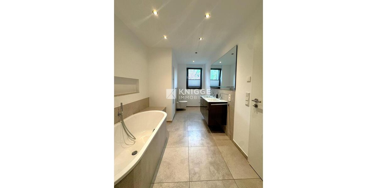 Etagenwohnung Bergisch Gladbach - 3 Zimmer, 113 m&sup2;, 1.640&euro; | Angebot:26373572