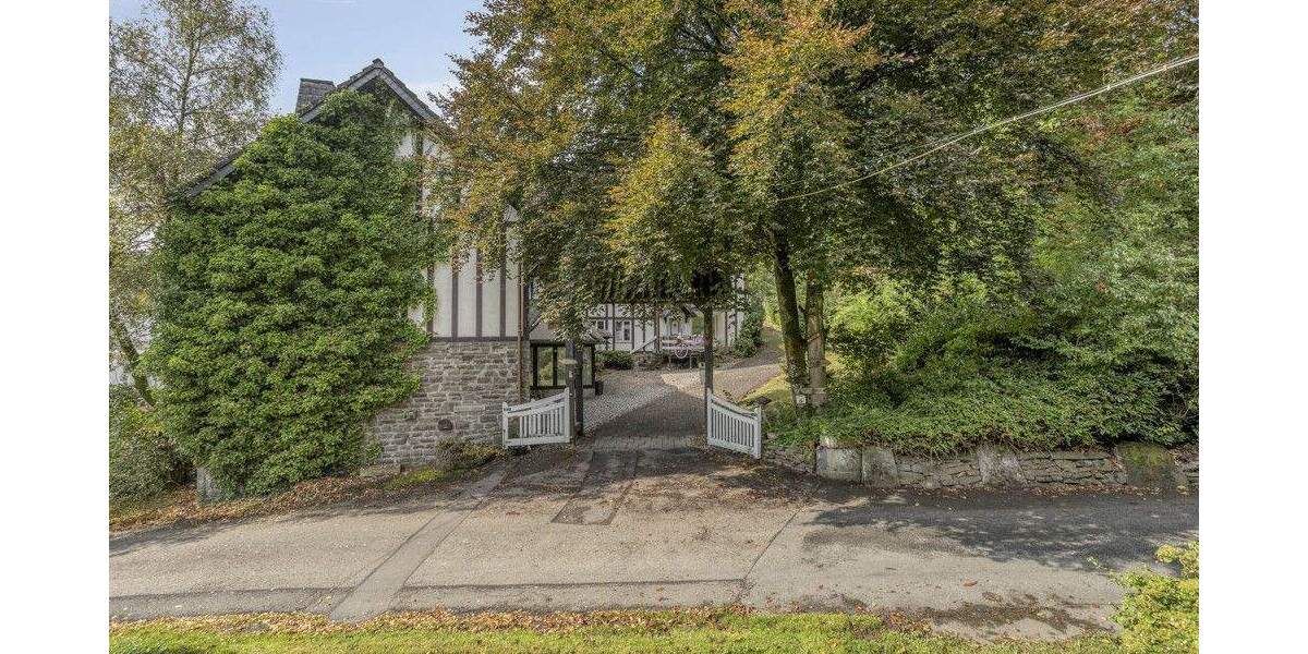 Außergewöhliches Anwesen mit mehreren Häusern mitten in der Natur - Einfamilienhaus Wipperfürth | Angebot:23973687