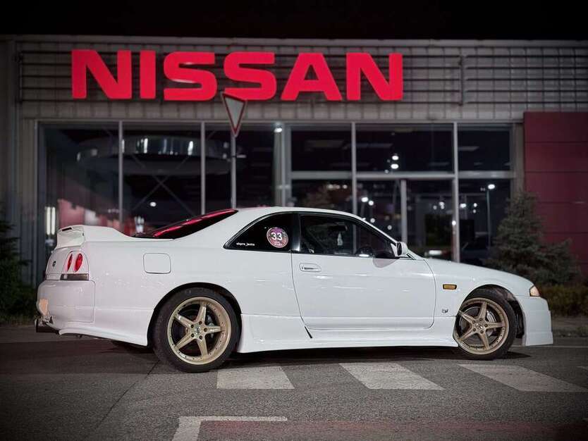 Nissan Skyline 102.500 km 26.900 € Velbert 42553