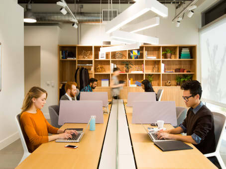 Flexible Büroräume und Arbeitsplätze im Geschäftsviertel in Düsseldorf - All-in-Miete