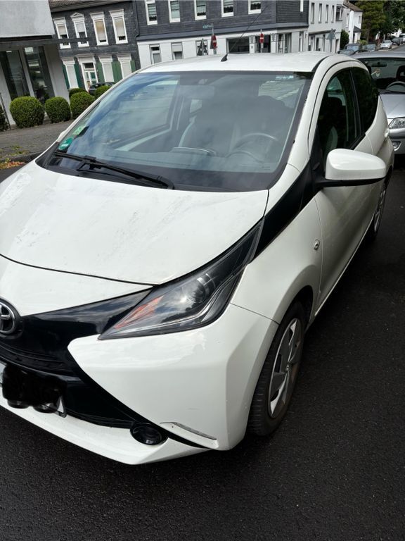 Aygo (X)