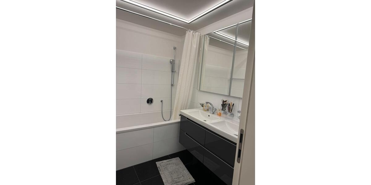 Etagenwohnung Neuss Furth-Mitte - 2 Zimmer, 120 m&sup2;, 4.800&euro; | Angebot:24505328