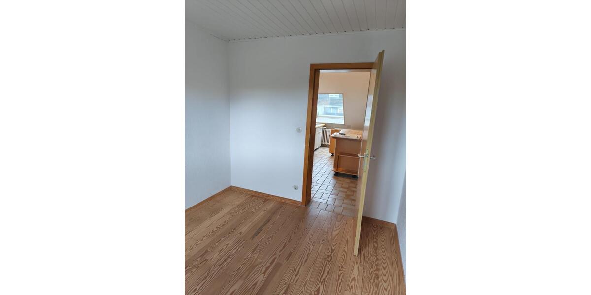 Dachgeschoßwohnung Neuss Holzheim - 3 Zimmer, 75 m&sup2;, 850&euro; | Angebot:25942582