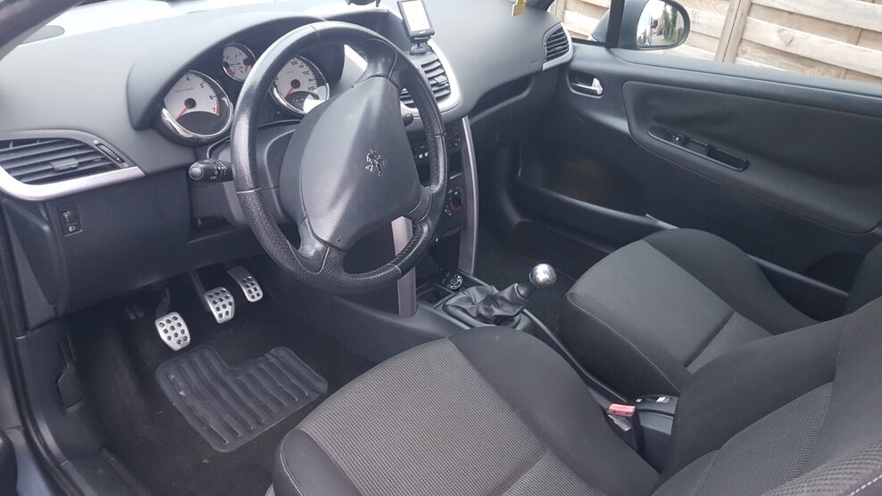 Peugeot 207cc Cabrio Coupe Sport 141.750 km 3.890 € Pulheim 50259