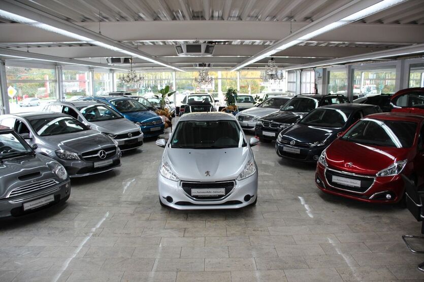 Peugeot 208 85.000 km 5.990 € Essen 45356