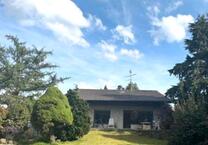 Freistehendes Einfamilienhaus mit Garage