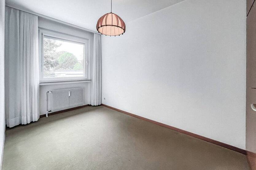 4,5 Zimmer - Balkon - Tiefgarage - freigezogen