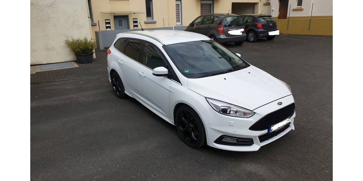 Ford Focus 106.000 km 14.950 € Solingen 42651