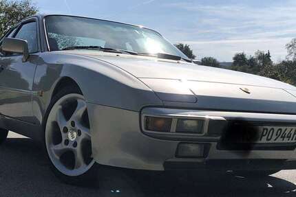 Porsche 944