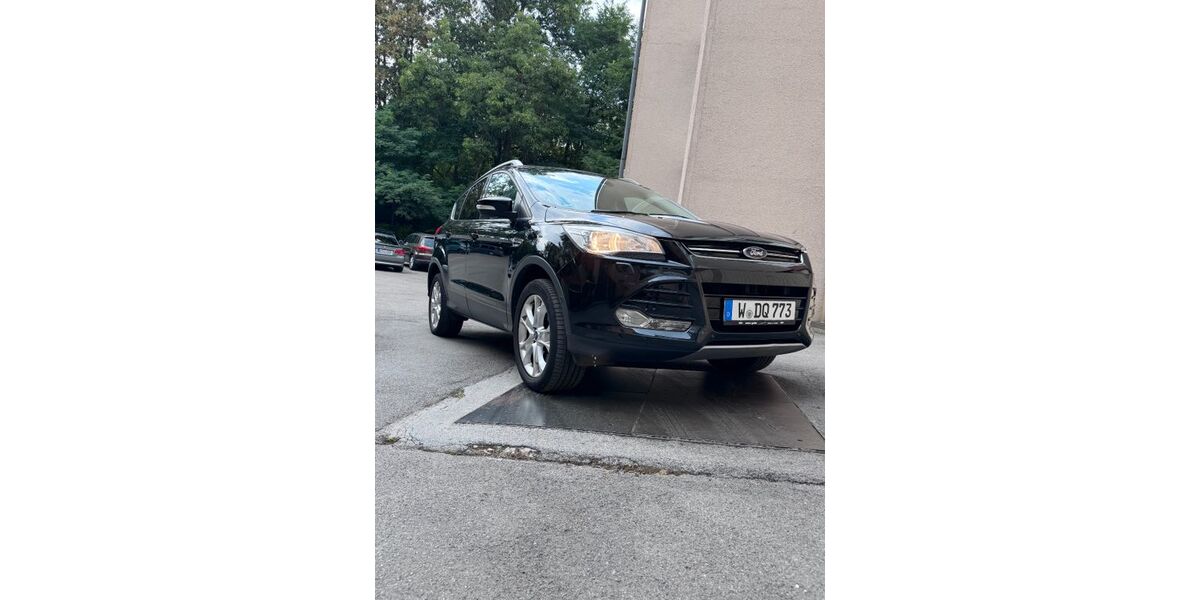 Ford Kuga 104.000 km 12.000 &euro; Wuppertal 42105