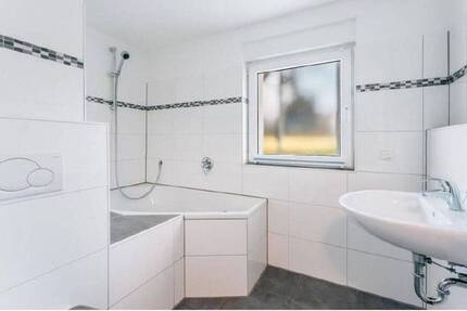 Geräumiges Zweifamilienhaus mit geh. Innenausstattung und schönem Garten in Bergisch Gladbach