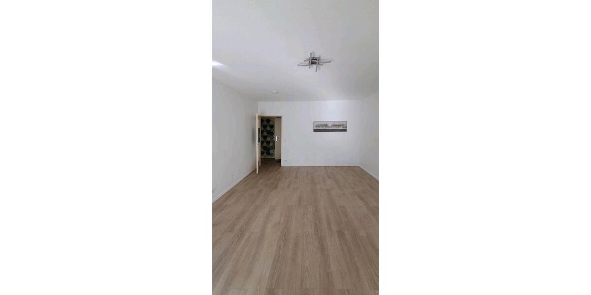 Hochparterre Solingen Central - 1 Zimmer, 37 m&sup2;, 650&euro; | Angebot:24869977