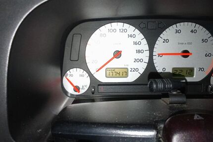 VW Golf 177.000 km 2.900 &euro; Neuss 41460