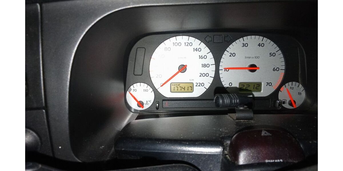 VW Golf 177.000 km 2.900 &euro; Neuss 41460