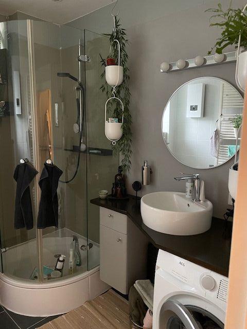 Rarität mit gr. Garten in D.-Oberkassel ! Renovierte 2-3 Z.-Wohnung in bester Lage v. D.-Oberkassel mit Garten - Einbauküche - Keller