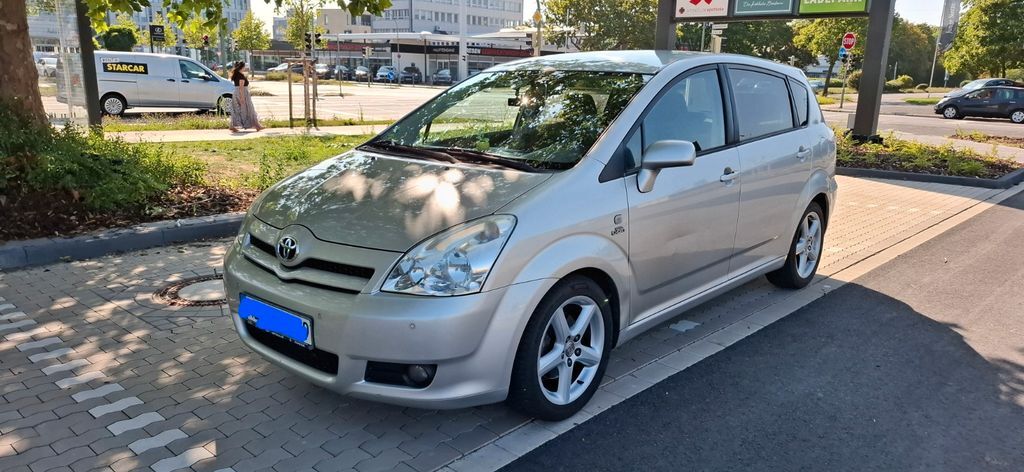 Toyota Corolla Verso 255.000 km 3.200 € Neuss 41466