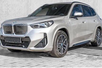 BMW iX1 2.900 km 53.990 &euro; Köln-West 50858