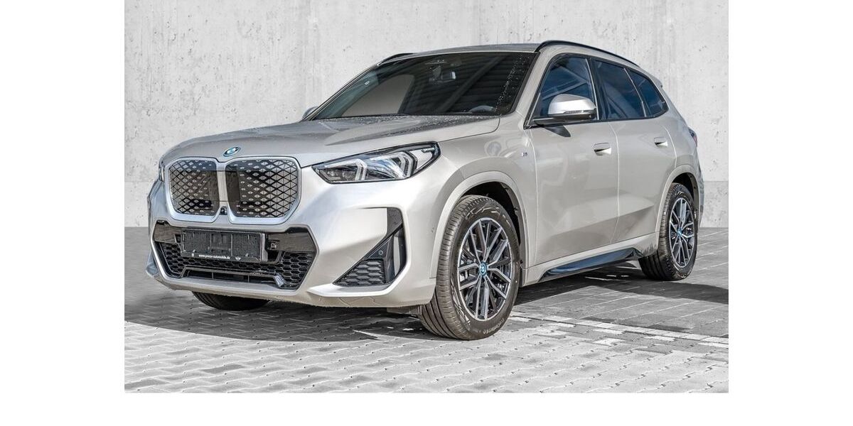 BMW iX1 2.900 km 53.990 &euro; Köln-West 50858