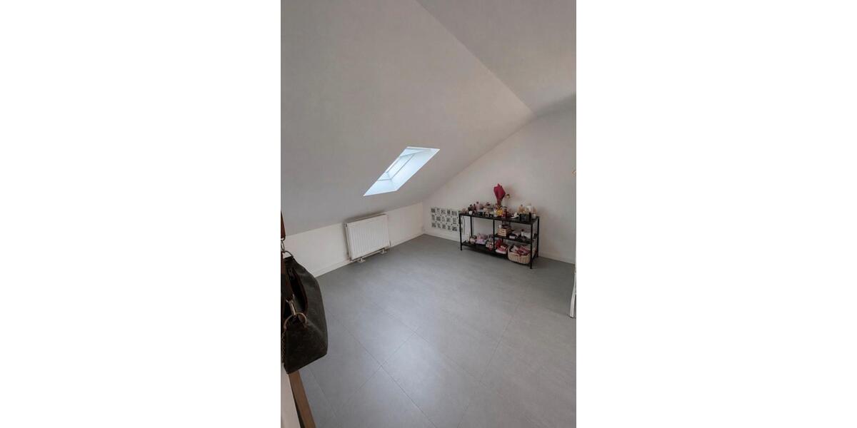 Dachgeschoßwohnung Neuss - 5 Zimmer, 110 m&sup2;, 1.650&euro; | Angebot:27594004