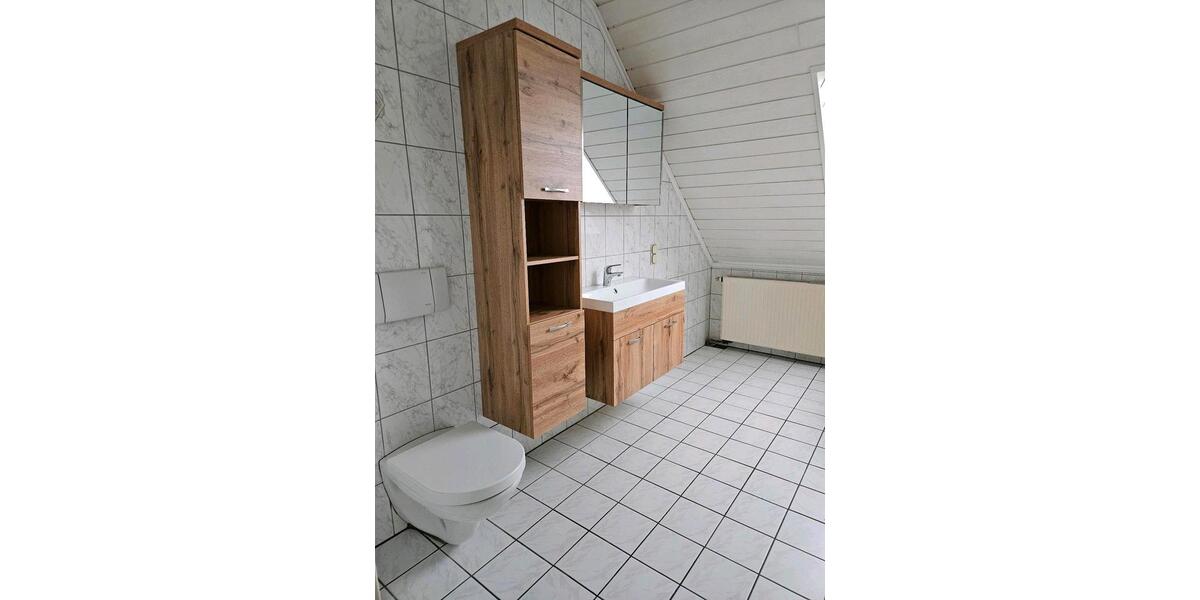 Dachgeschoßwohnung Overath - 4 Zimmer, 83 m&sup2;, 800&euro; | Angebot:25961541