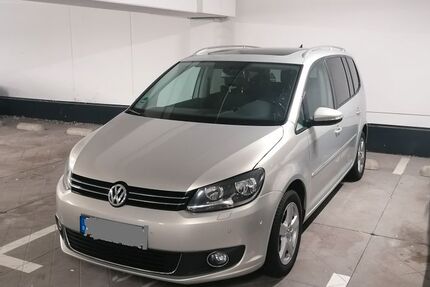 VW Touran 129.000 km 14.200 &euro; Düsseldorf 40472