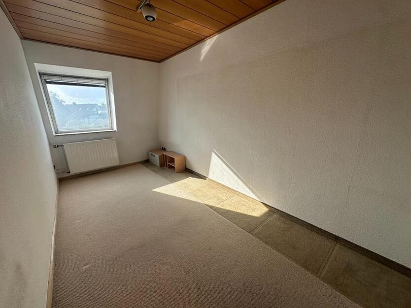 Split-Level Reihenmittelhaus mit Garten und Garage zimmer