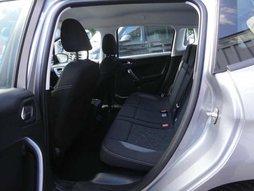 Peugeot 2008 Active 1,2 Klima SHZ PDC Allwetter 60.000 km 8.990 € Neuss 41462