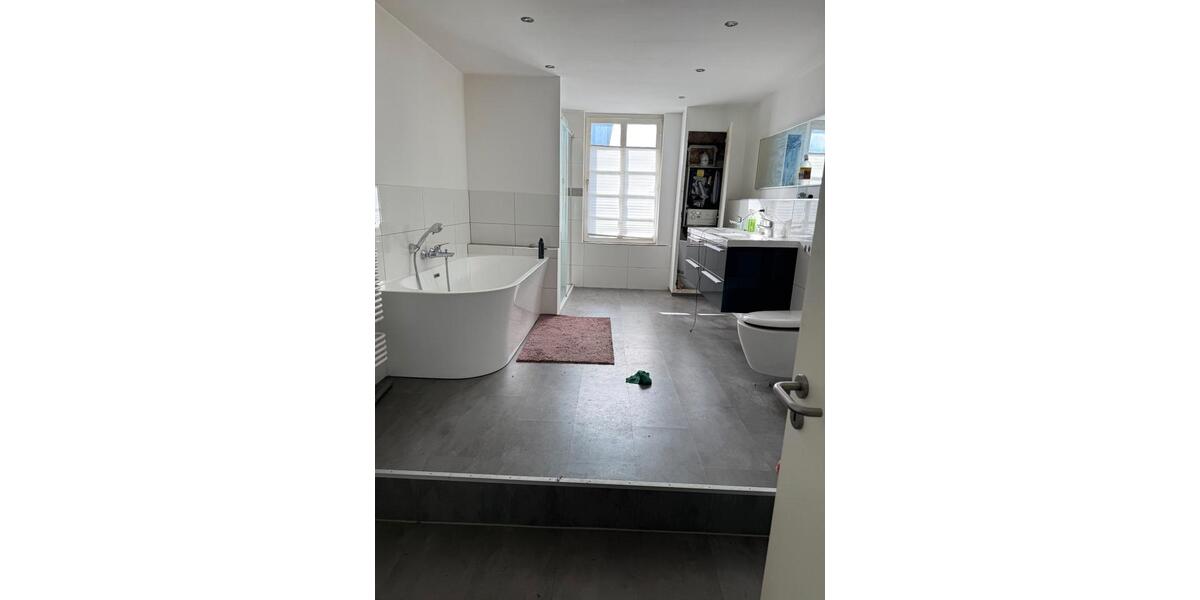 Erdgeschoßwohnung Solingen Höhscheid - 5 Zimmer, 155 m&sup2;, 199.000&euro; | Angebot:26621221