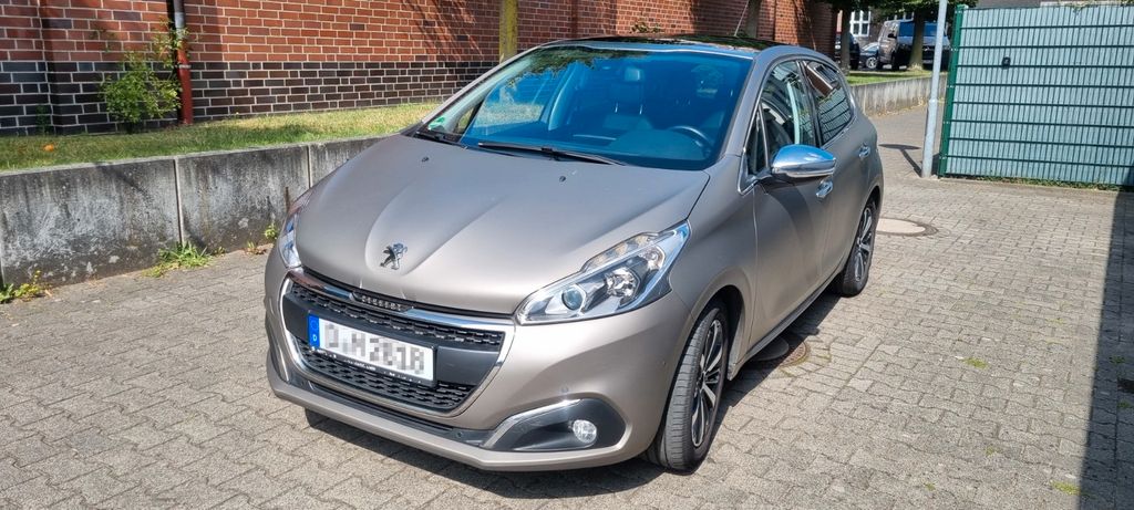 Peugeot 208 89.500 km 5.800 &euro; Düsseldorf 40472