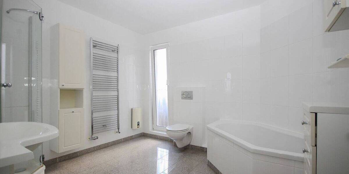 Etagenwohnung Düsseldorf Wersten - 2 Zimmer, 108 m&sup2;, 1.280&euro; | Angebot:21779861