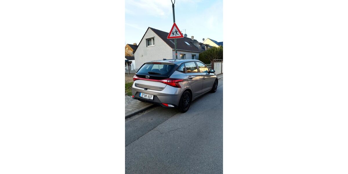Hyundai i20 60.300 km 10.600 &euro; Düsseldorf 40231