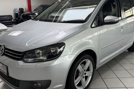 VW Touran 210.000 km 6.990 &euro; Leverkusen 51371