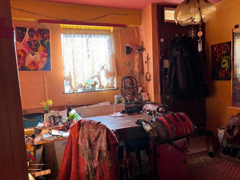 Geräumiges 12-Zimmer Einfamilienhaus mit Anbau und großem Garten