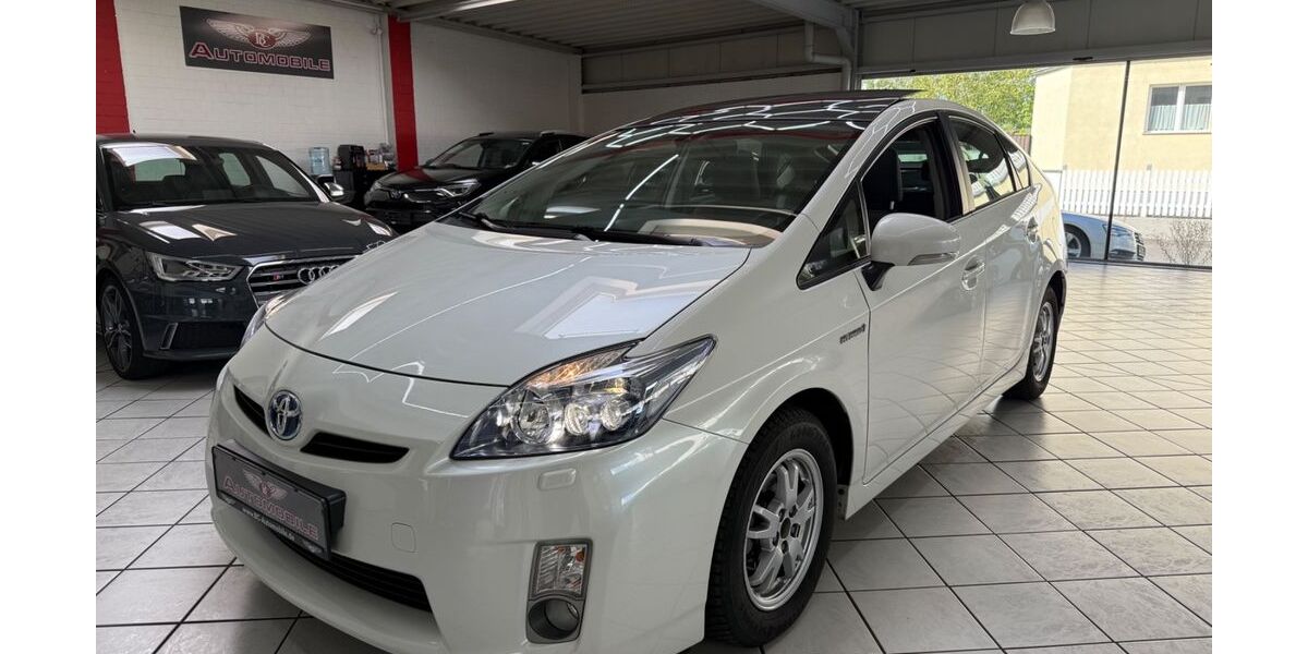 Toyota Prius 86.300 km 11.990 &euro; Leverkusen 51371