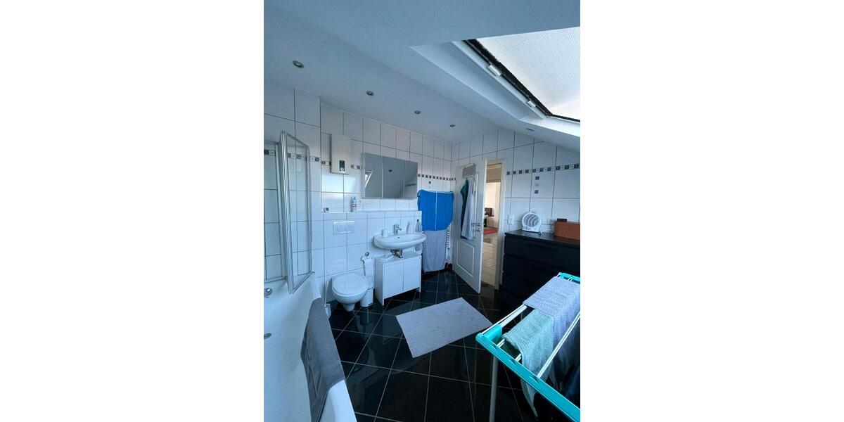 Dachgeschoßwohnung Neuss - 3 Zimmer, 65 m&sup2;, 630&euro; | Angebot:24802453